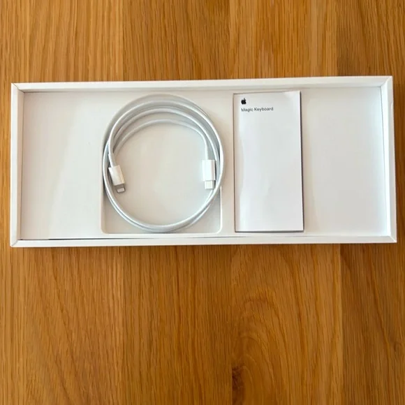 Apple White Magic Keyboard - Picture 5 of 6